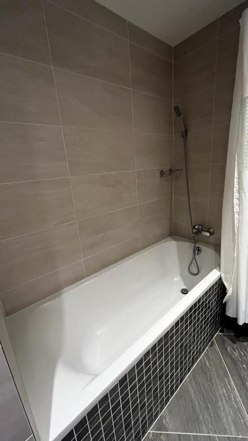 Residence Garden Tower s balkonem, garaz Prag Dış mekan fotoğraf