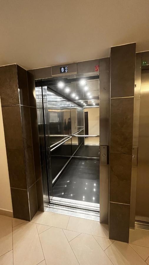 Residence Garden Tower s balkonem, garaz Prag Dış mekan fotoğraf
