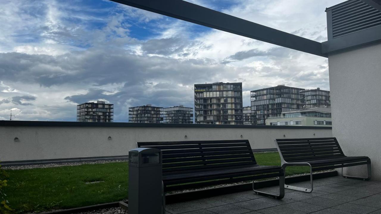 Residence Garden Tower s balkonem, garaz Prag Dış mekan fotoğraf