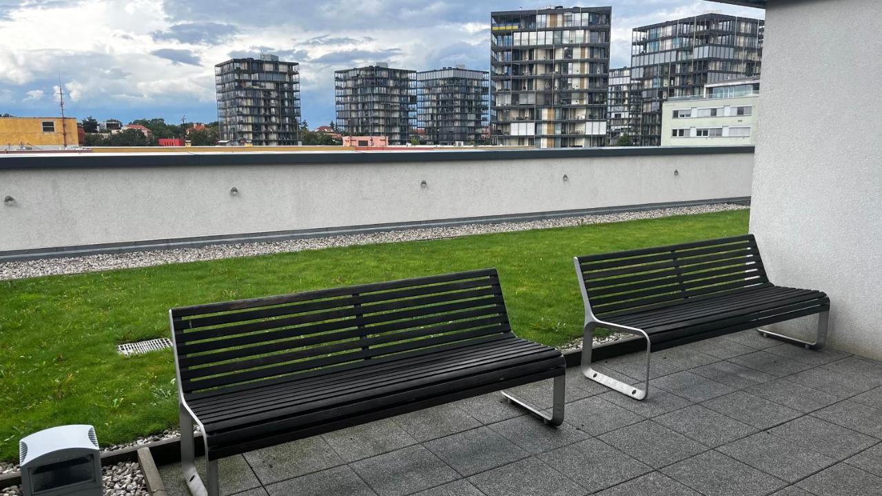 Residence Garden Tower s balkonem, garaz Prag Dış mekan fotoğraf